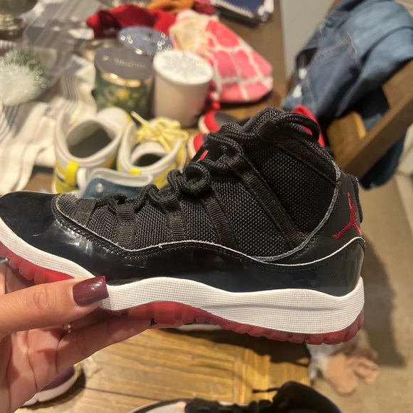 Kids sneaker in great condition. Jordan’s, Retro, Nike, water sandals, Converse - Picture 3 of 7